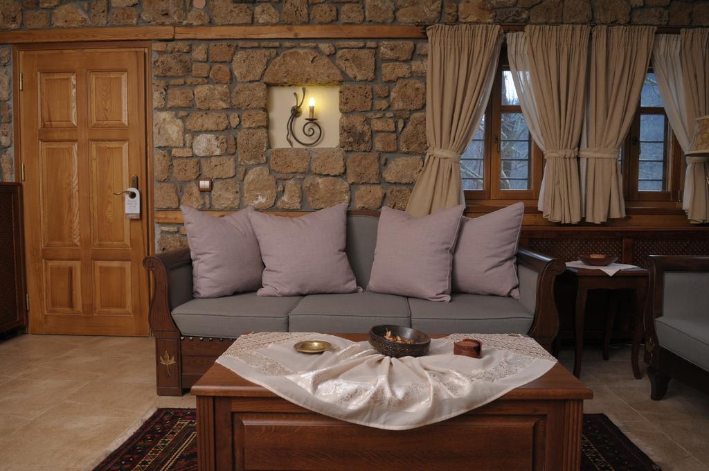 Roes Suites Loutraki  Ngoại thất bức ảnh