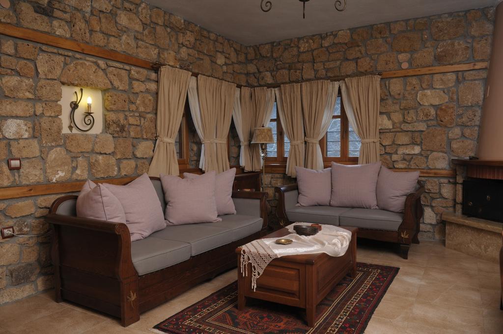 Roes Suites Loutraki  Ngoại thất bức ảnh