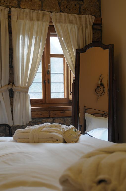 Roes Suites Loutraki  Ngoại thất bức ảnh
