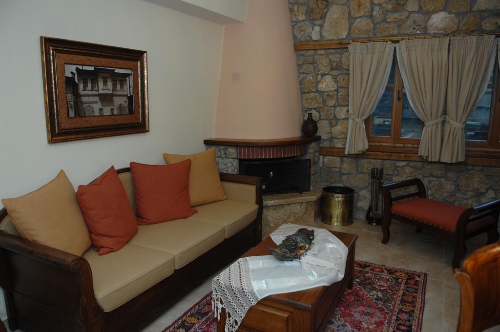 Roes Suites Loutraki  Ngoại thất bức ảnh