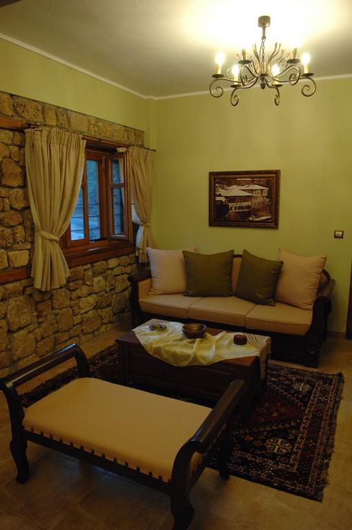 Roes Suites Loutraki  Ngoại thất bức ảnh
