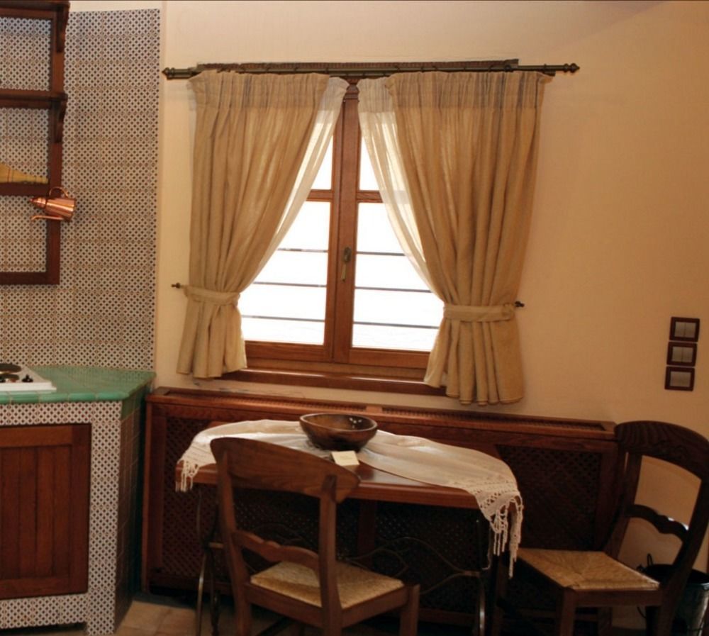 Roes Suites Loutraki  Ngoại thất bức ảnh