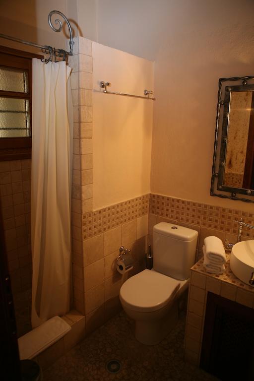 Roes Suites Loutraki  Ngoại thất bức ảnh