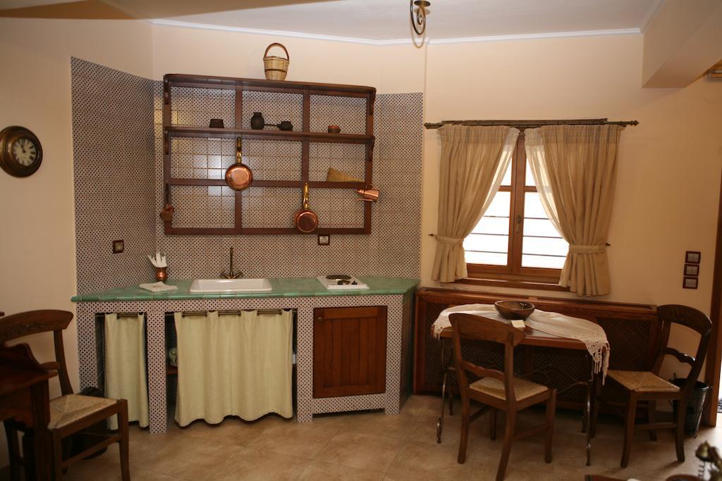 Roes Suites Loutraki  Ngoại thất bức ảnh