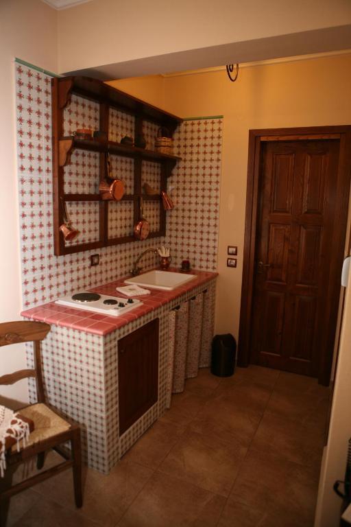 Roes Suites Loutraki  Phòng bức ảnh
